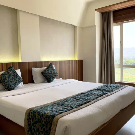 Hotel Grand Parivaar