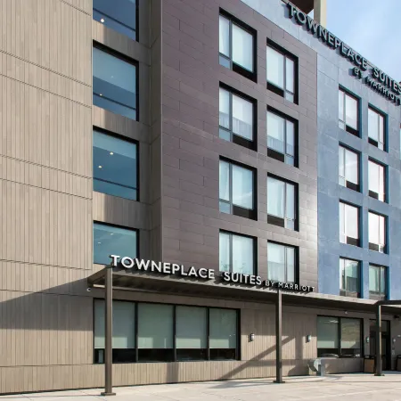 TownePlace Suites New York Brooklyn Отели рядом с достопримечательностью «Союз Холл»