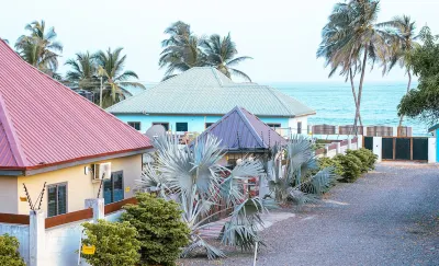 Afua Oparebea Courts Hotels near 西班牙工厂