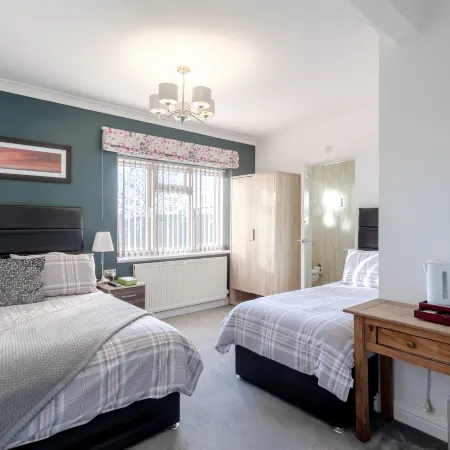 Family Room with Private Bathroom Отели в г. Эджвар