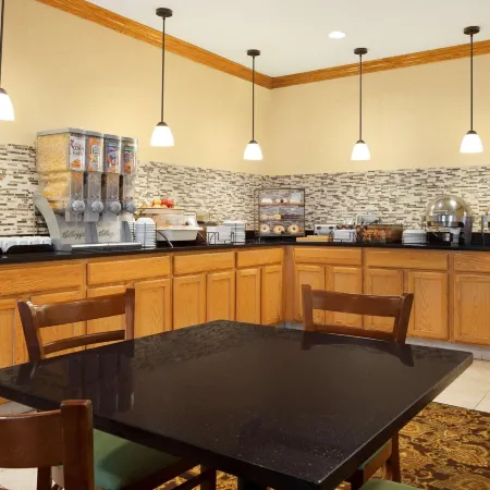Country Inn & Suites by Radisson, Macedonia, Oh