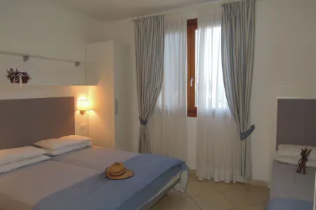 Modern Three Room Flat with Pool