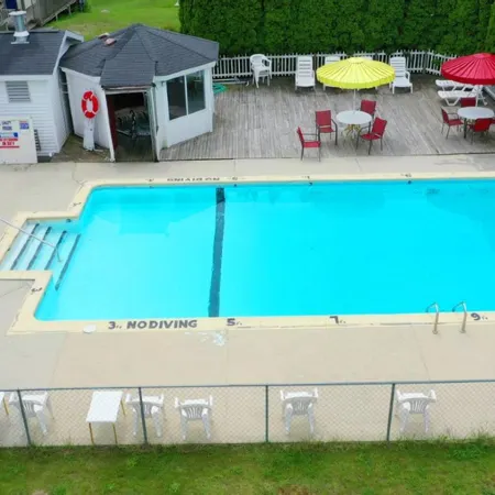 Days Inn & Suites by Wyndham St. Ignace Lakefront