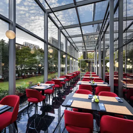 GRAND MERCURE SHANGHAI CENTURY PARK Отели рядом с достопримечательностью «Парк Века»