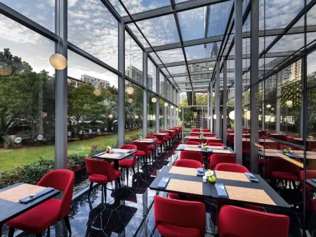 GRAND MERCURE SHANGHAI CENTURY PARK Отели рядом с достопримечательностью «Fudan University(Zhangjiang Campus)»