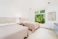 Playa Escondida Beach Club - parking