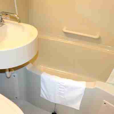 東横INN津駅西口 Rooms