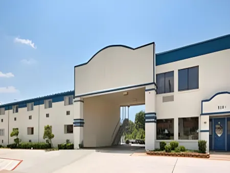 Knights Inn Longview