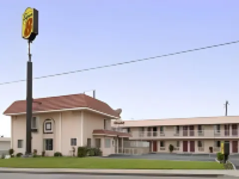 ซุปเปอร์ 8 บายวินด์แฮม อาซูซา