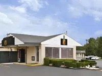 Super 8 by Wyndham Centerville-Richmond Hotels in Centerville
