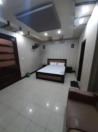 New Madina Hotel Отели рядом с достопримечательностью «The Chenab Club»