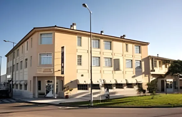 特里亞納霍斯佩迪姆酒店