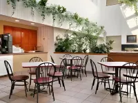 Super 8 by Wyndham Brockton - breakfast