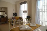 Castle House Guest House - 4-Star