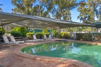 Discovery Parks - Clare - parking