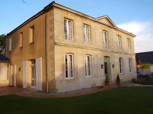 Château Ormes de Pez Hôtels à : Saint-Seurin-de-Cadourne
