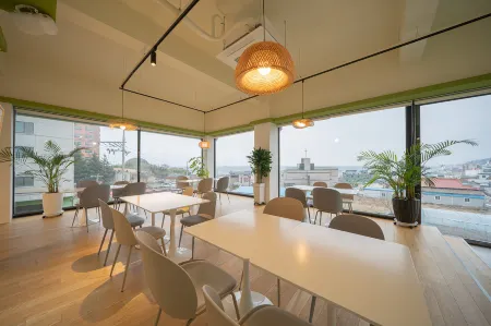 Yeongdeok Hotel Gloryel Отели рядом со станцией Jangsa Station