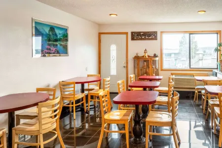 Econo Lodge Inn & Suites Madras