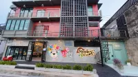 Monkey Art Hotels near Wat Maniwong