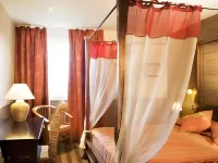 The Originals City, Hôtel la Cour Carrée, EU Hotels in Longroy