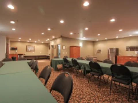 Super 8 by Wyndham Three Hills AB Hotels in Three Hills