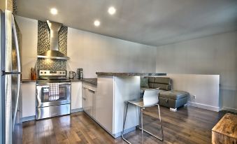 Downtown Sherby - Central, Parking, King Bed, Sleeps 3