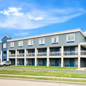 Days Inn & Suites by Wyndham Warren