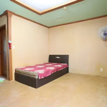Baekmu Mountain Villa Red Clay Pension