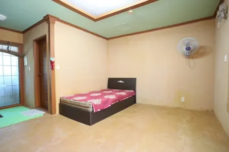Baekmu Mountain Villa Red Clay Pension