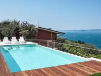 Gianni - 2-Star