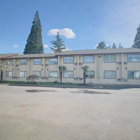 Evergreen Inn & Suites Portland