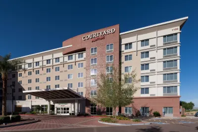 Courtyard Phoenix Chandler/Fashion Center Hotels near Cutting Edge Quiltworks