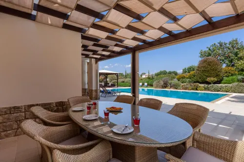 Aphrodite Hills Rentals - Superior Villas - bar