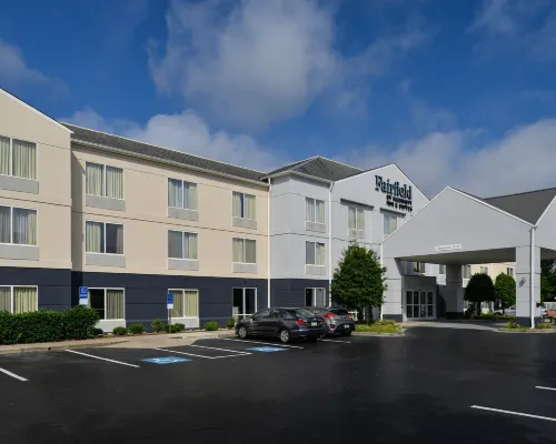 Fairfield Inn & Suites Charlotte Arrowood Hotels near Arrowood