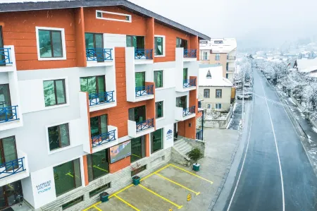 Hotel Sapphire Bakuriani Отели рядом с достопримечательностью «Starting point. Trail to Tsaghveri»