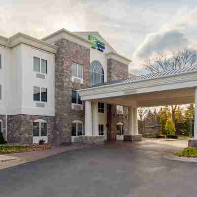 Holiday Inn Express & Suites SAGINAW by IHG Hotel Exterior