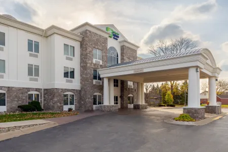Holiday Inn Express & Suites Saginaw