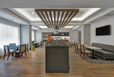 Hampton Inn by Hilton Peterborough, Ontario Отели в г. Питерборо