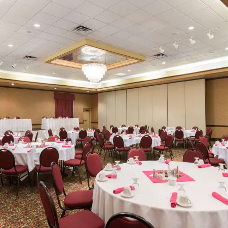 Ramada by Wyndham Topeka Downtown Hotel & Convention Center