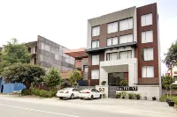 Saltstayz Premier - Cyber Hub Hotels near DLF