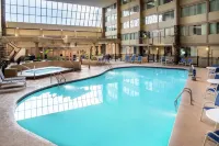 Wyndham Garden Westlake - piscina