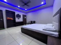 Malaya House --Couples, Family, Corporate Favorite-- Near Bmc Chowk Iconic Mall Hotels in 