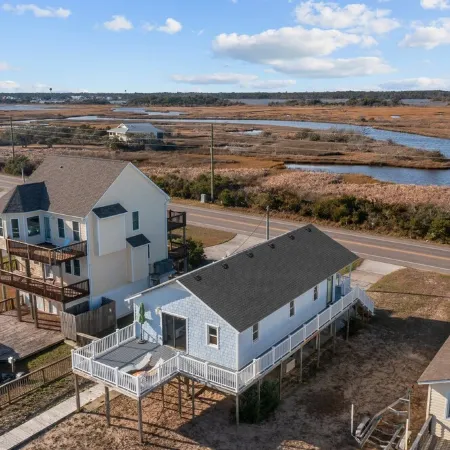 Pets OK Beach Home+Short Walk Beach Access+Views!! Recent Updates & Upgrades