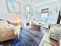 Stay in a TINY HOUSE!★0.4mi to Beach★Village★Restaurants★Pet Friendly ★ 2 bikes!