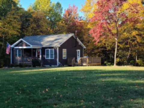 Scenic Mountain Getaway with a Firepit and Amazing Views of Mountains and Horses Hotels in Greene County
