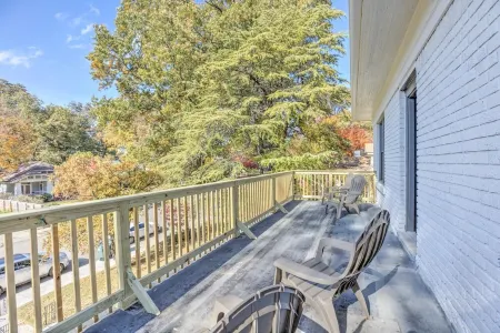 Stylish Vintage Apartment in Midtown Close to All!