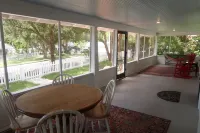 The Flowers House - Downtown Historic Home in the Heart of Mount Dora