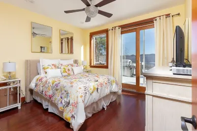 Beautiful New 5-bedroom Home Near Skiing, Hiking, Golf, Weddings, Lake, Foliage