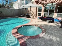 Beach Themed Oasis with Jacuzzi/Pool close to Kemah Boardwalk, Galveston, Nasa