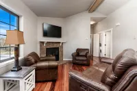 Cowboy Cabin on Cooper Hotels in Carbon County